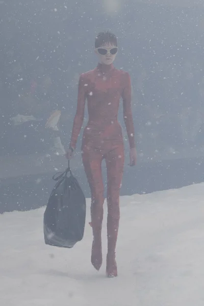 Look 25